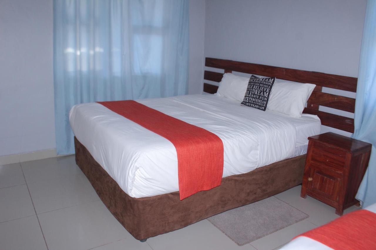 Global Guest House Kasane Bagian luar foto