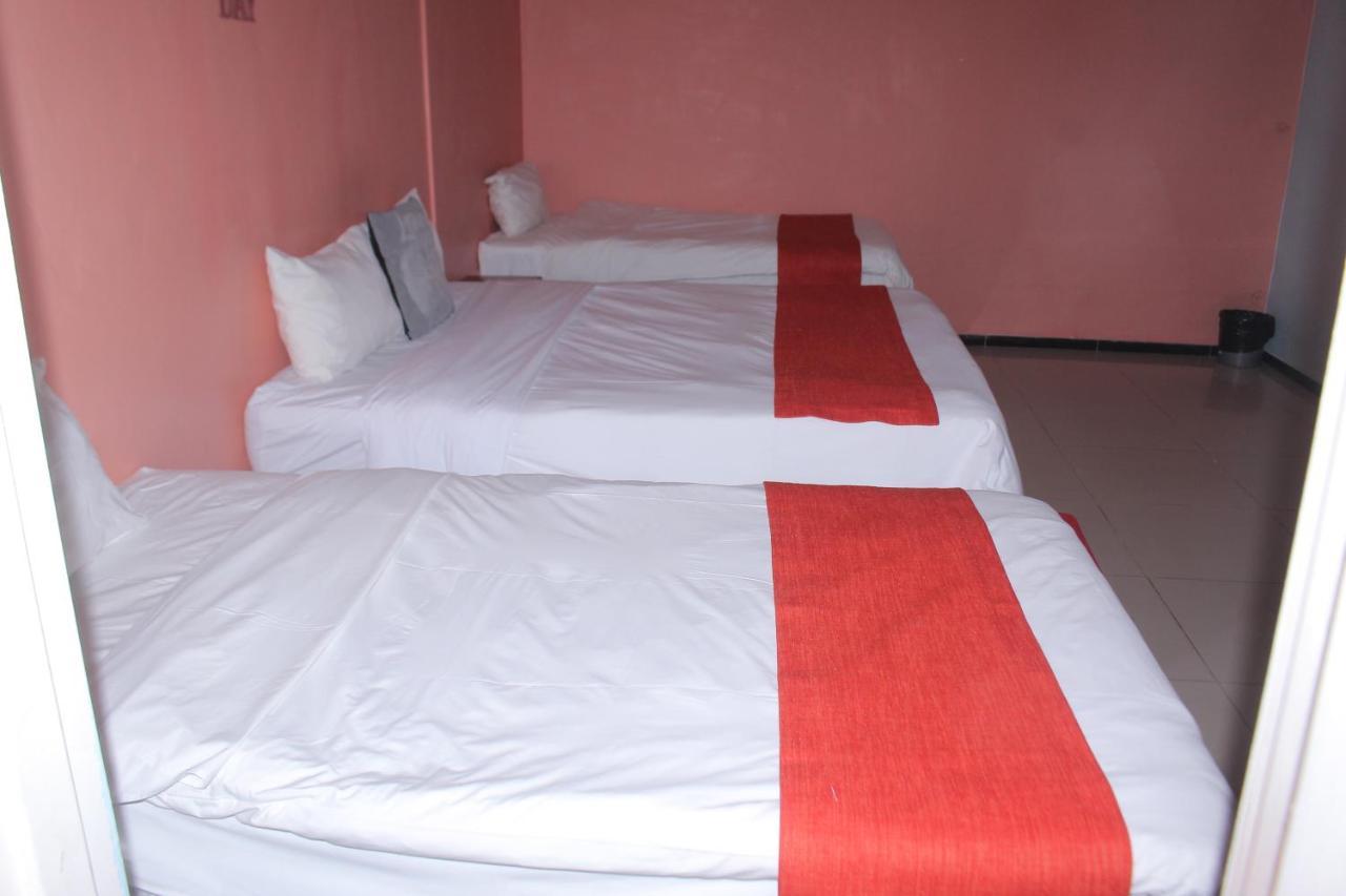 Global Guest House Kasane Bagian luar foto