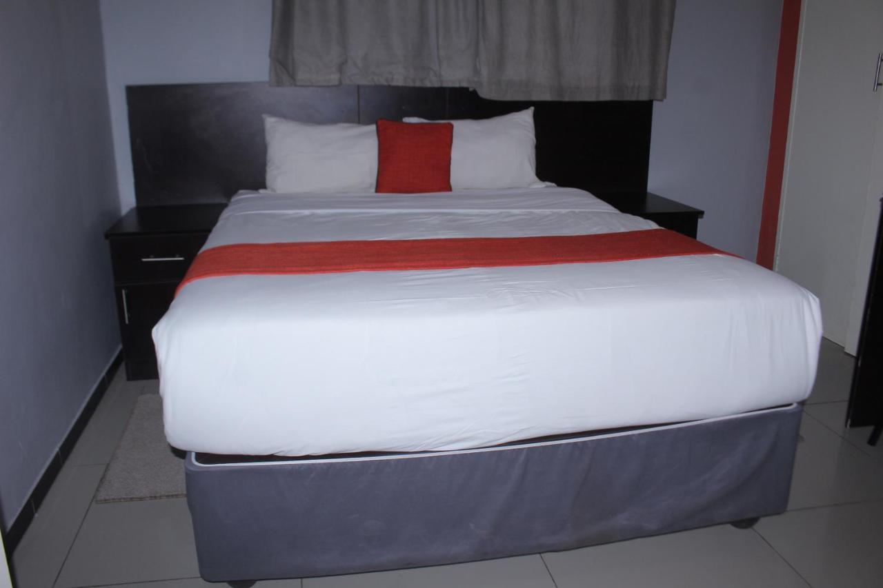 Global Guest House Kasane Bagian luar foto