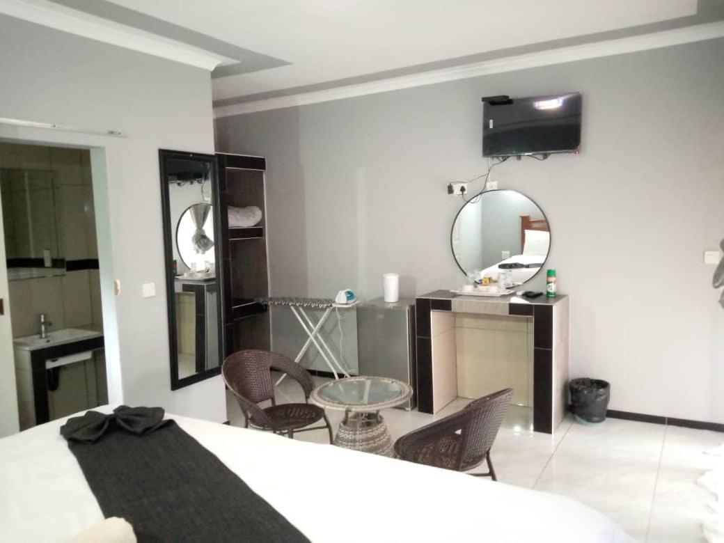Global Guest House Kasane Bagian luar foto