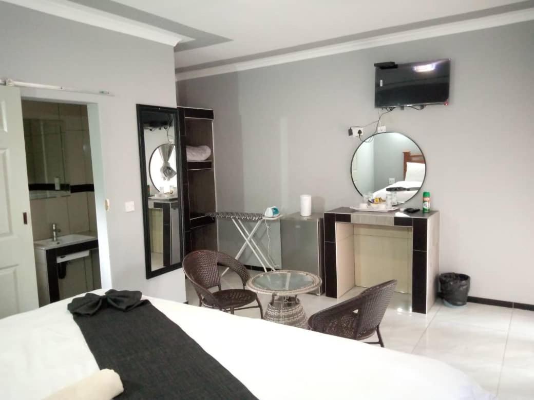 Global Guest House Kasane Bagian luar foto
