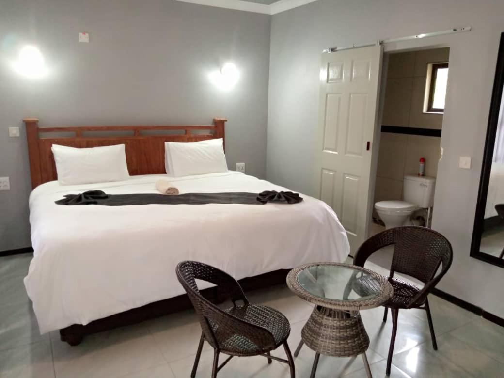Global Guest House Kasane Bagian luar foto