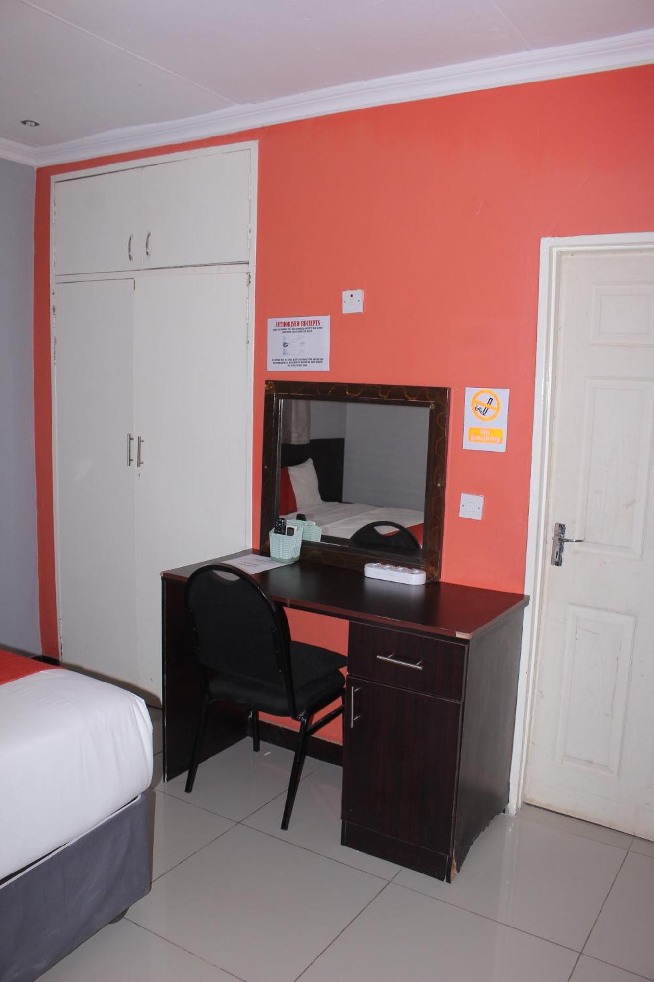 Global Guest House Kasane Bagian luar foto
